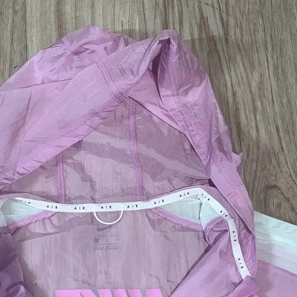 NIKE Women’s Women’s Reflective Jacket New - Picture 11 of 13